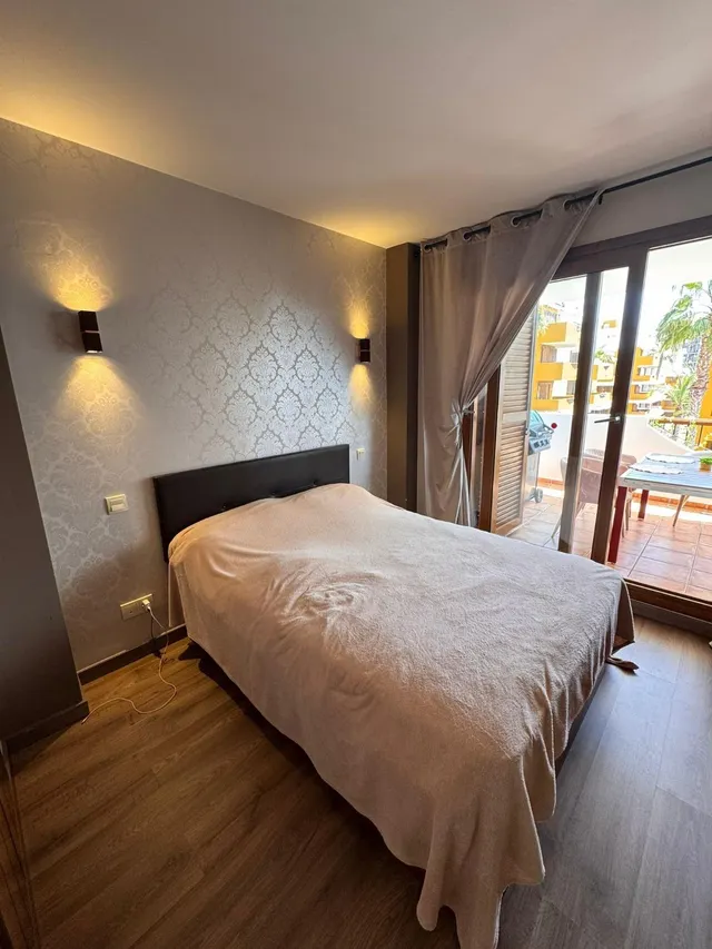 Apartamento con piscina comunitaria, Alicante, Torrevieja. 2 habitaciones, 80 m2, 500 metros del mar — 8