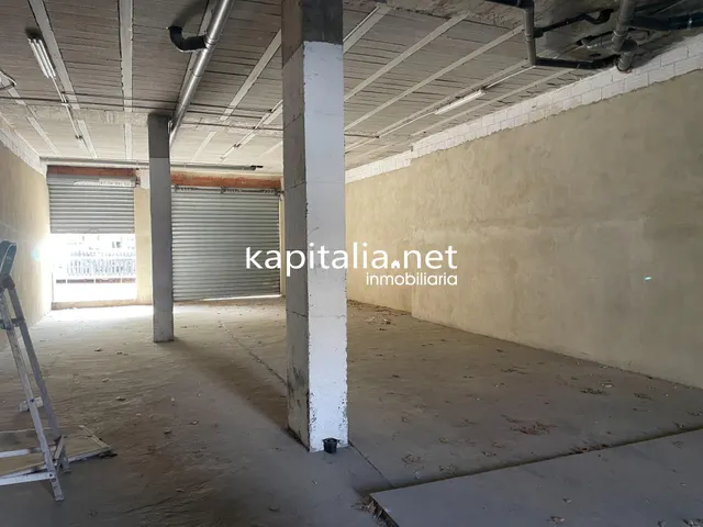 Local comercial en Albaida. — 2
