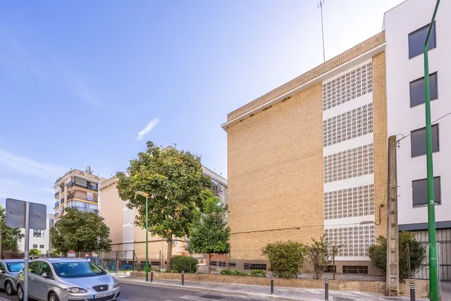 PISO DE 4 DORMITORIOS CONVERTIDO EN 2 EN PLENO CORAZÓN DE TRIANA — 36