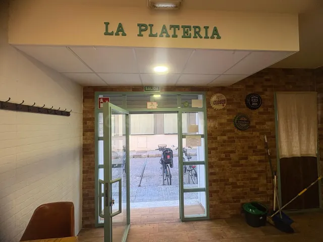 LOCAL JUNTO A LOS JARDINES DE COLON. CON POSIBILIDAD DE COMP - foto 5