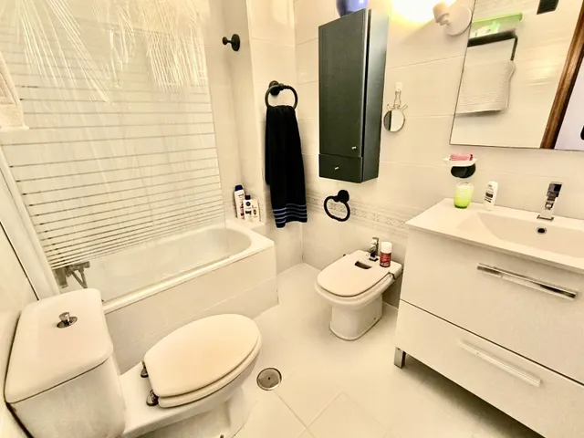 ¡Vive junto al mar! Amplia vivienda de 3 dormitorios a un paso de la playa — 26
