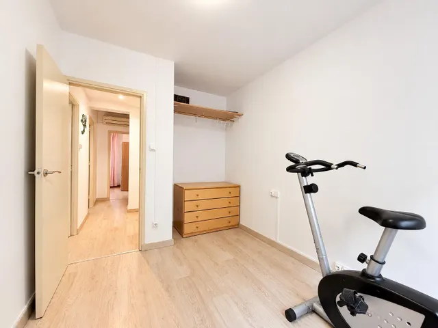 Piso de 150 m2 construidos con 5 habitaciones y parking – Tarragona — 37
