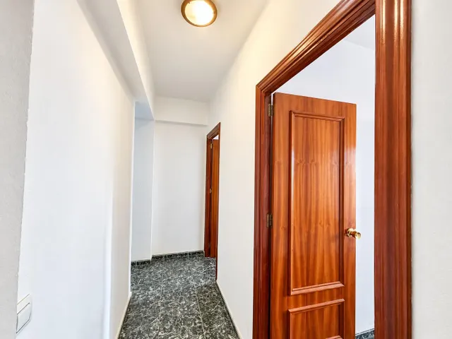 Piso en venta en avd. pablo iglesias, Almería – ideal para inversores  96.000€ — 18