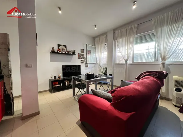 PLANTA BAJA JUNTO A RENFE | Patio Privado y Trastero de 20m2 - foto 2