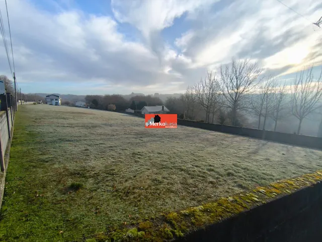 SE VENDE FINCA EDIFICABLE CERCA DE LUGO