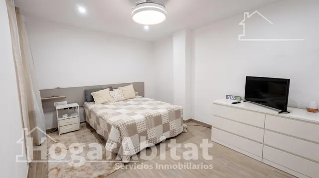 Reformado y luminoso piso cerca de la playa — 14