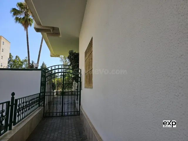 Amplio piso de 4 dormitorios, terraza Lumon y piscina – Zona - foto 2