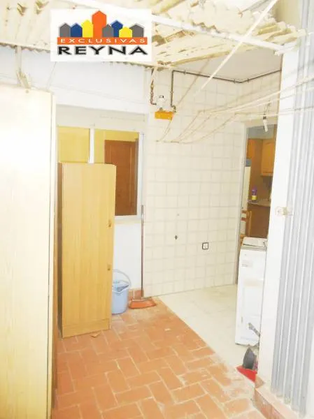 VIVIENDA ENTRESUELO CON CUATRO DORMITORIOS — 27