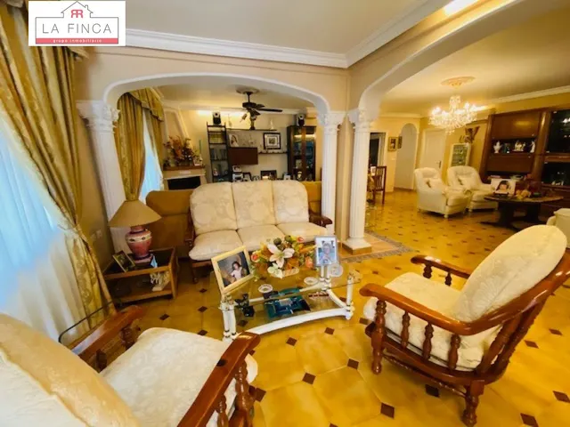 Gran Casa Independiente con piscina y zonas ajardinadas. — 19