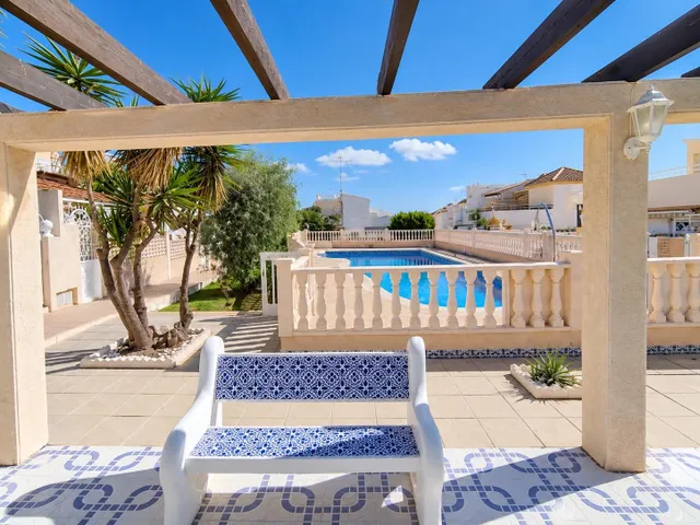 Dúplex en esquina con piscina comunitara  de 3 dormitorios con amplia terraza y patio — 15
