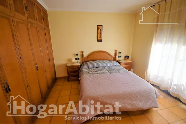 Amplia casa con terraza y balcón — 18