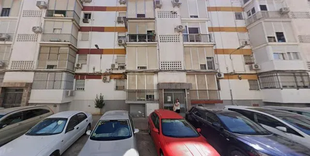 SE VENDE PISO OKUPADO en Calle COMUNIDAD GALLEGA Nº 3 Sevill