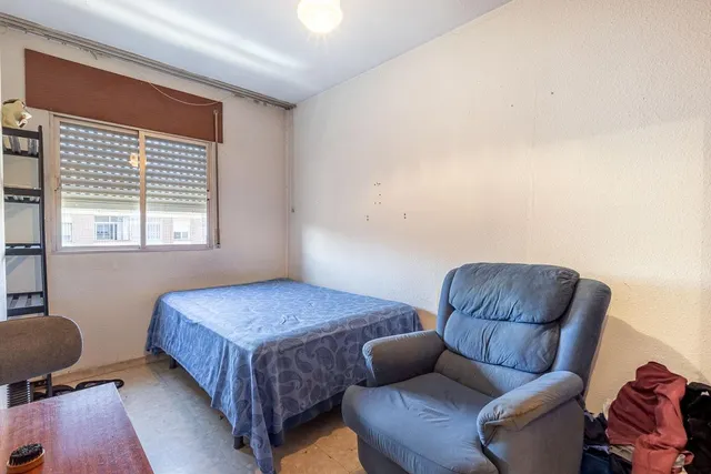 Traumatología (zona). Piso 4 dormitorios, 2 baños. Calefacción central. Plaza de aparcamiento y trastero. — 10