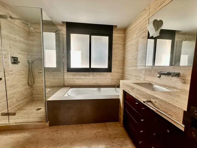 Exclusiva villa de lujo en Ciutat Diagonal, Esplugues de Llobregat, con vistas panorámicas a Barcelona y al mar — 7