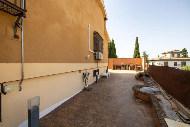 CHALET DE ENSUEÑO EN URB. VIÑA DEL REY, OTURA — 48
