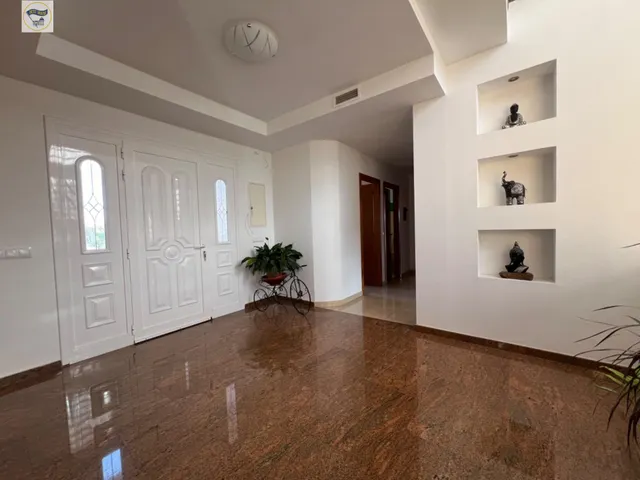 ESPECTACULAR CASA CON PISCINA — 26