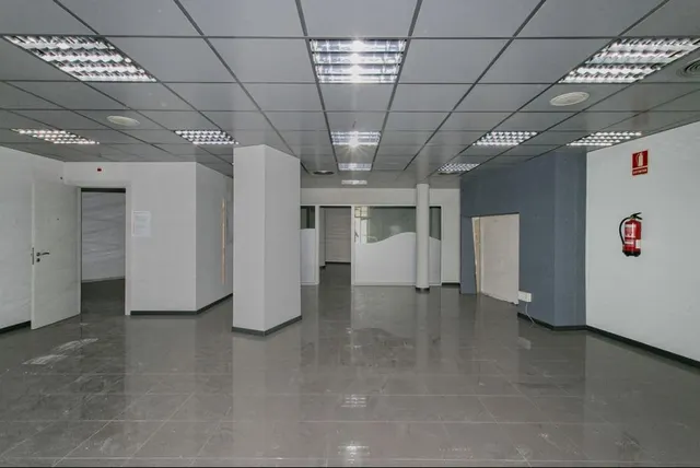 Local comercial 314m² en venta - Cataluña — 10