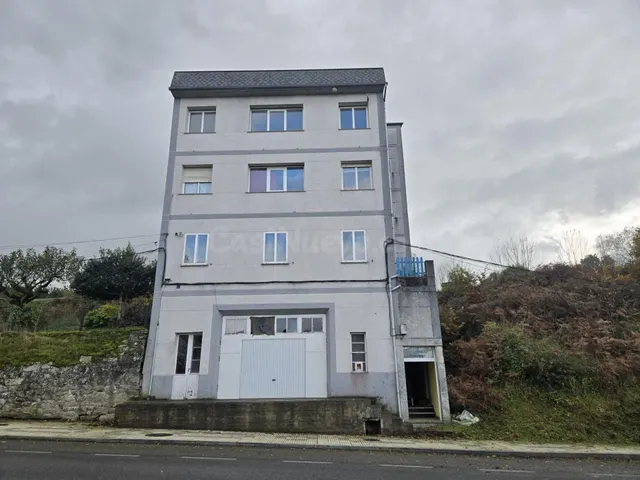 Amplio piso de cinco dormitorios en Friol, Lugo - foto 4
