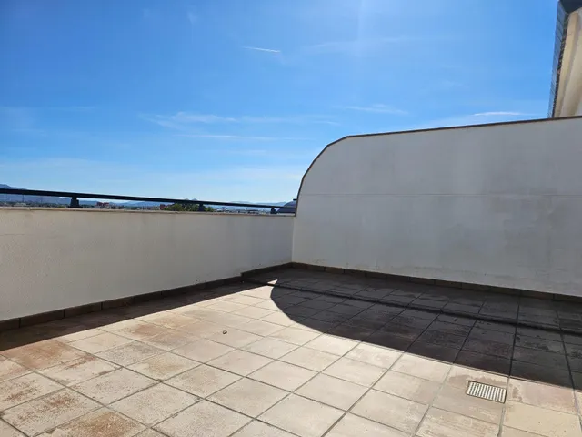 Ático dúplex en dénia: dos terrazas, vistas al mar y una urbanización para disfrutar todo el año — 21