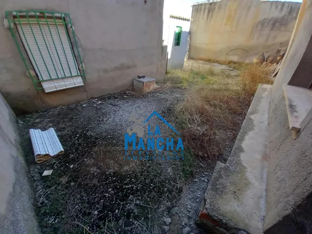 *53.000€* inmobiliaria la mancha vende casa con patio en Barrax ( Albacete ). — 34