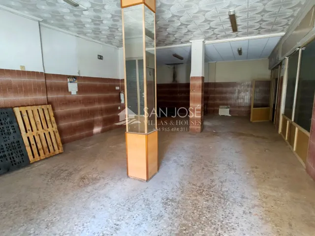 SE VENDE LOCAL QUE HACE ESQUINA EN BUENA ZONA DE ASPE — 2