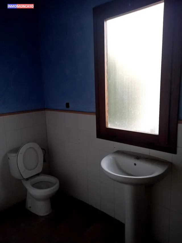 Se vende céntrico hostal-mesón — 14