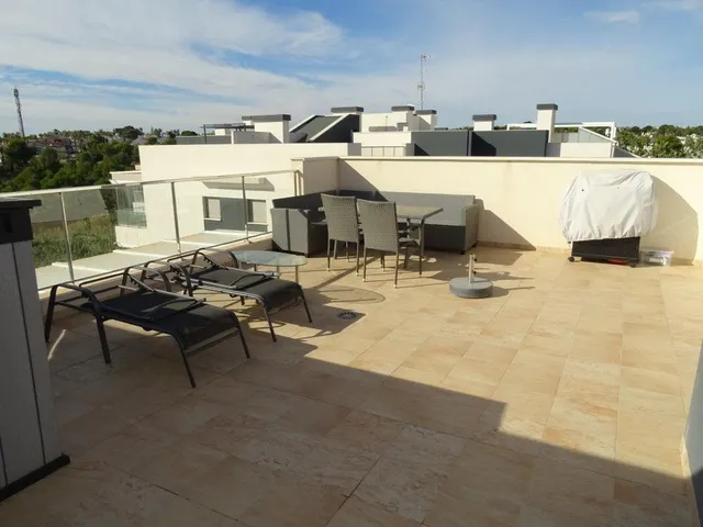LUJOSO ÁTICO CON ESPECTACULAR TERRAZA EN VILLA MARTÍN GOLF — 27