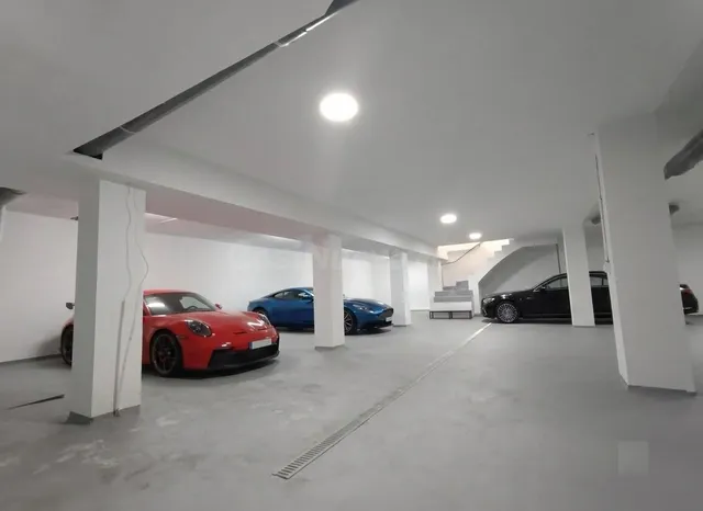 PARKING COMPLETO EN VENTA EN CALLE SAN FERNANDO PARA 5 COCHE - foto 2