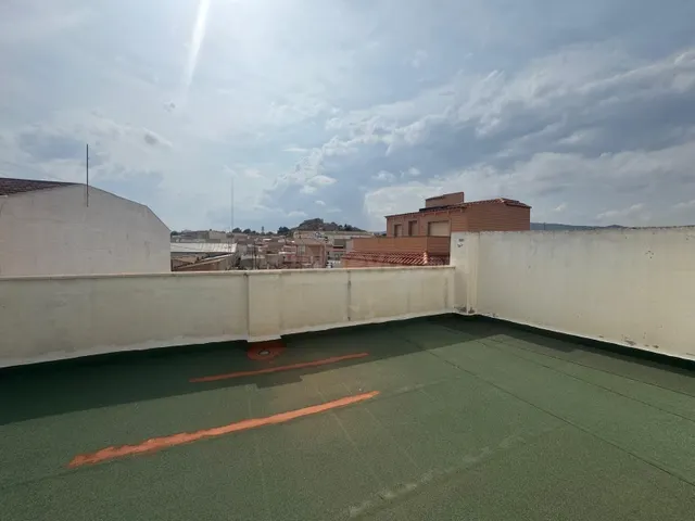 Edificio de dos apartamentos con terraza y garaje - foto 2