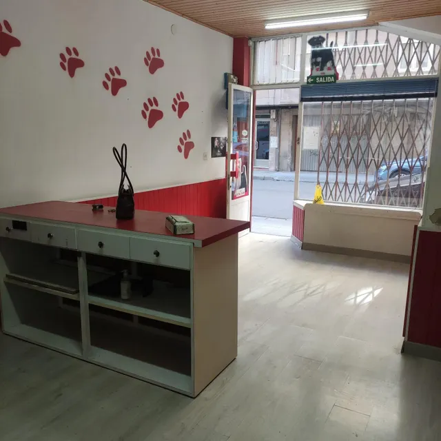 SE ALQUILA LOCAL COMERCIAL AL LADO DEL PARQUE DEL PLANTIO — 2