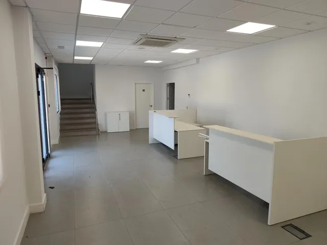 Nave en Poligono de Las Quemadas totalmente reformada y perfectamente instalada para uso mixto de oficinas y almacen — 8