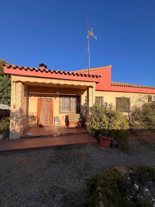 CHALET URBANO EN MUY BUEN ESTADO EN OLOCAU - foto 2
