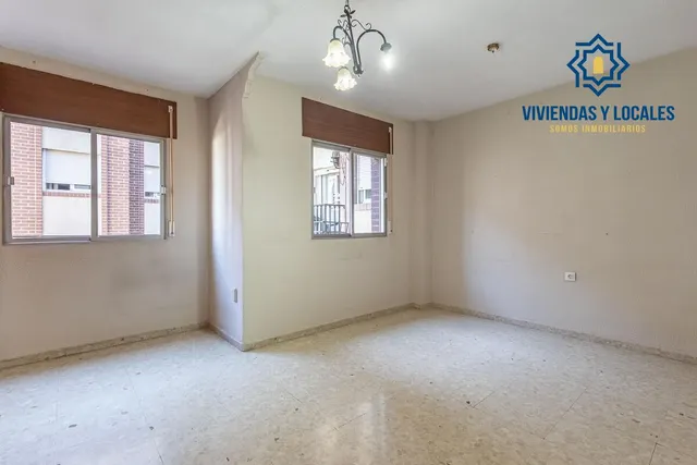 Espacio, luz y comodidad en una vivienda con grandes posibilidades en zona Alcampo — 12