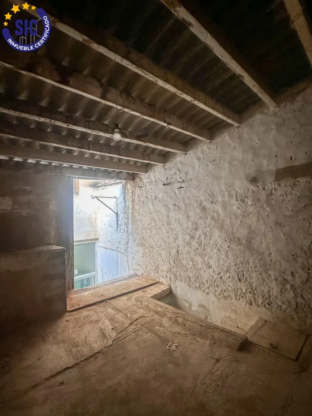 Casa de planta baja y dos alturas en el centro de Castellón, zona Tascas, junto a Fadrell, Borrull ideal para restauración o para vivienda. — 21