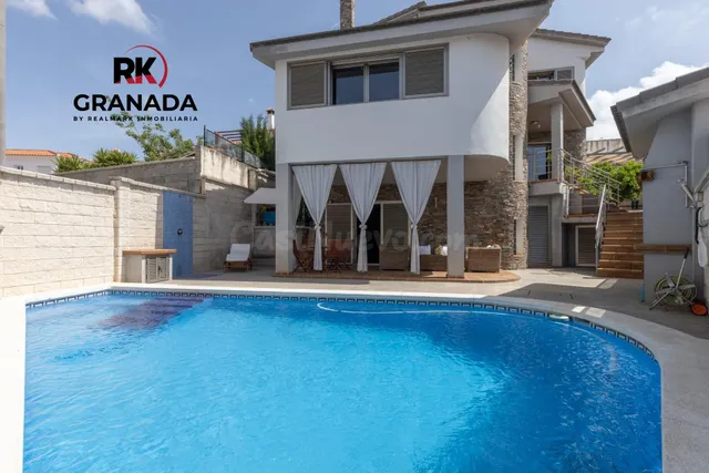 ¡ESPECTACULAR CHALET INDEPENDIENTE MODERNO CON PISCINA PRIVA