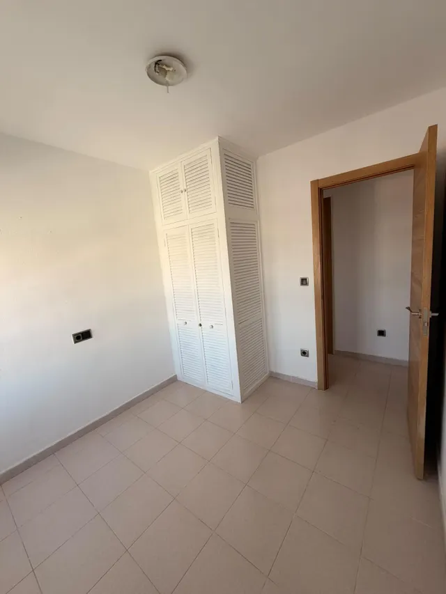 Piso en alquiler con 3 dormitorios, garaje y ascensor — 22