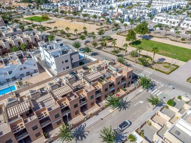 Ático con solárium privado de 47 m2 en Torre de la Horadada — 24