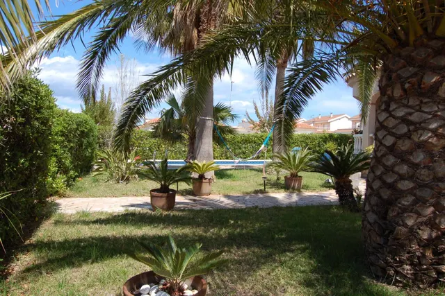 Espectacular chalet a escasos metros del paseo marítimo en l - foto 5