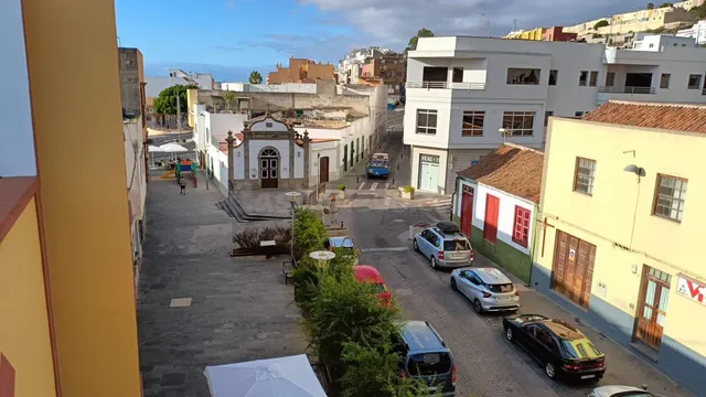 Edificio reformado de 2 pisos en Granadilla Casco – Ideal In