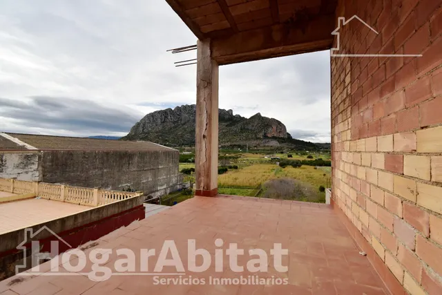 ¡OPORTUNIDAD PARA INVERSORES! GRAN EDIFICIO CON DOS VIVIENDAS INDEPENDIENTES, DOS TERRAZAS Y PARCELA — 19