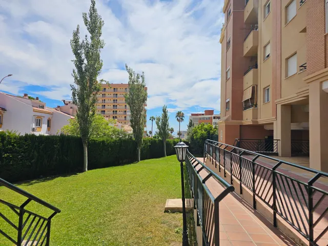 Piso familiar con Garaje, Trastero y Piscina en El Pinillo, a 800 Metros del Mediterráneo — 50