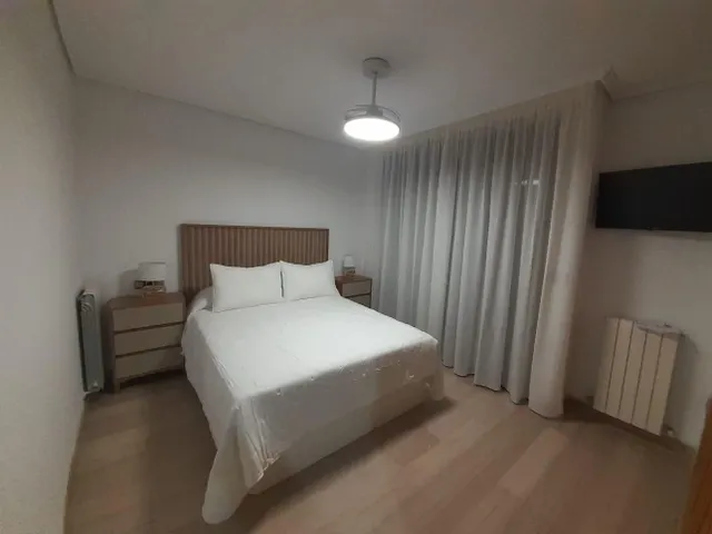ESPECTACULAR PISO DE ALQUILER CON GRAN PATIO PRIVADO, PISCINA, COCHERA Y TRASTERO — 7