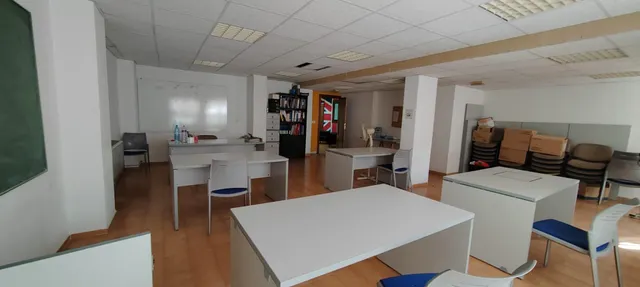 SE VENDE LOCAL ENTREPLANTA EN MUY BUENA ZONA CON TODOS LOS SERVICIOS A MANO — 8