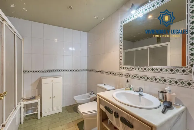 EXCLUSIVO PISO CON JARDÍN PRIVATIVO EN UNA DE LAS MEJORES URBANIZACIONES DE GRANADA — 40