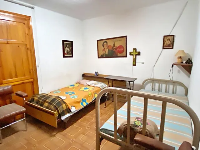 Piso de 4 habitaciones con ascensor en la calle Sant Blai, cerca de la universidad — 14