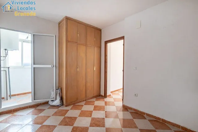 Edificio en Zaidín — 24
