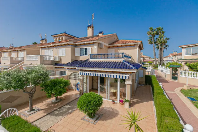 ¡Encantador Quad con Jardín y Piscina en la Costa Blanca! - foto 3