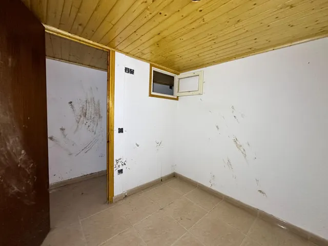 SE VENDE CASA ADOSADA EN BERGA — 48