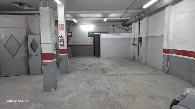 Local comercial en calle Séneca — 12
