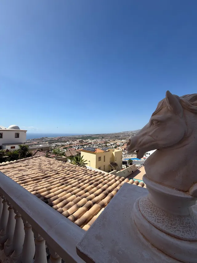 Villa con carácter, piscina privada y vistas al mar en Costa Adeje — 45